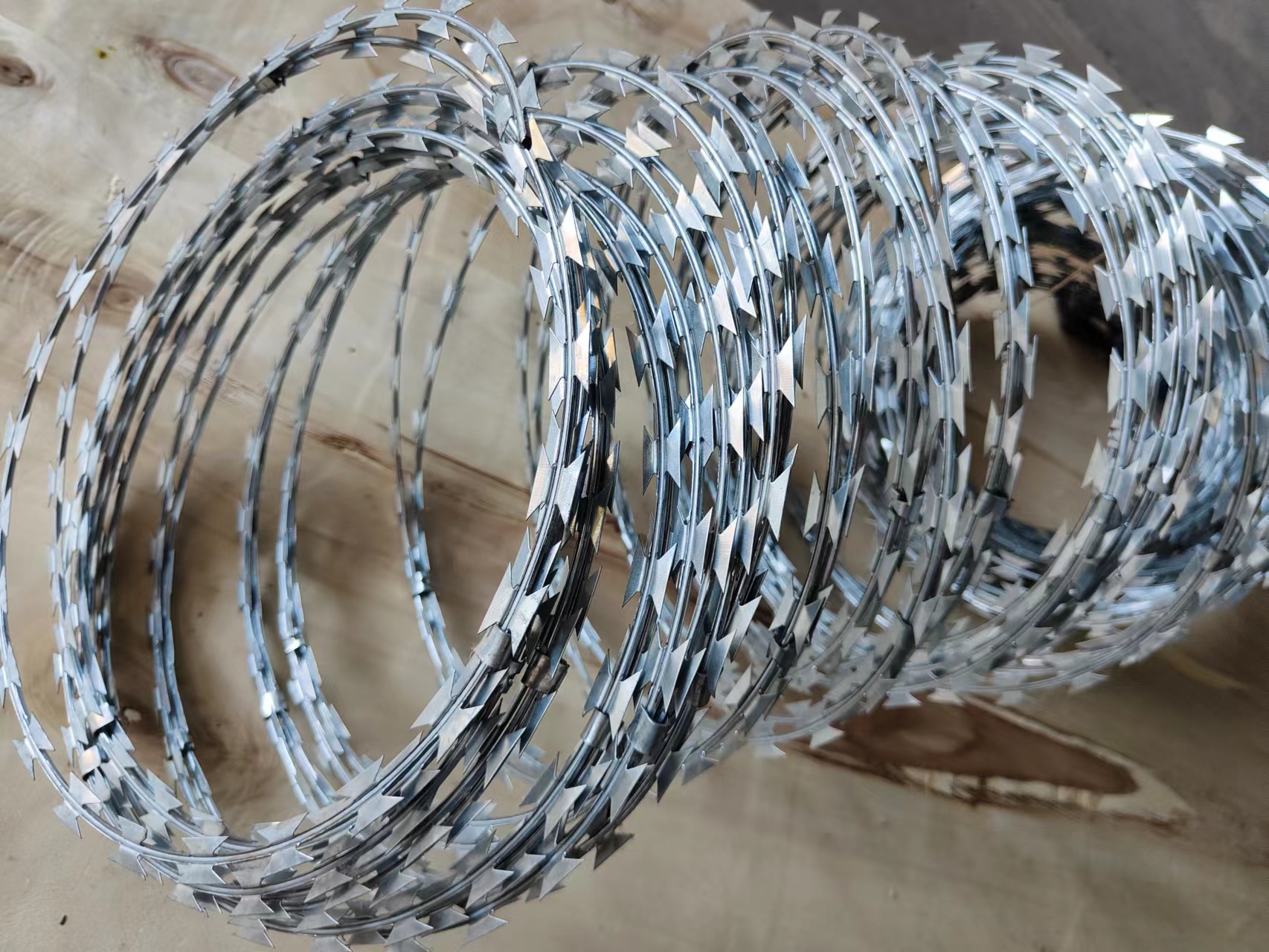 Alambre de púas de navaja de esgrima galvanizado de hierro para protección de seguridad